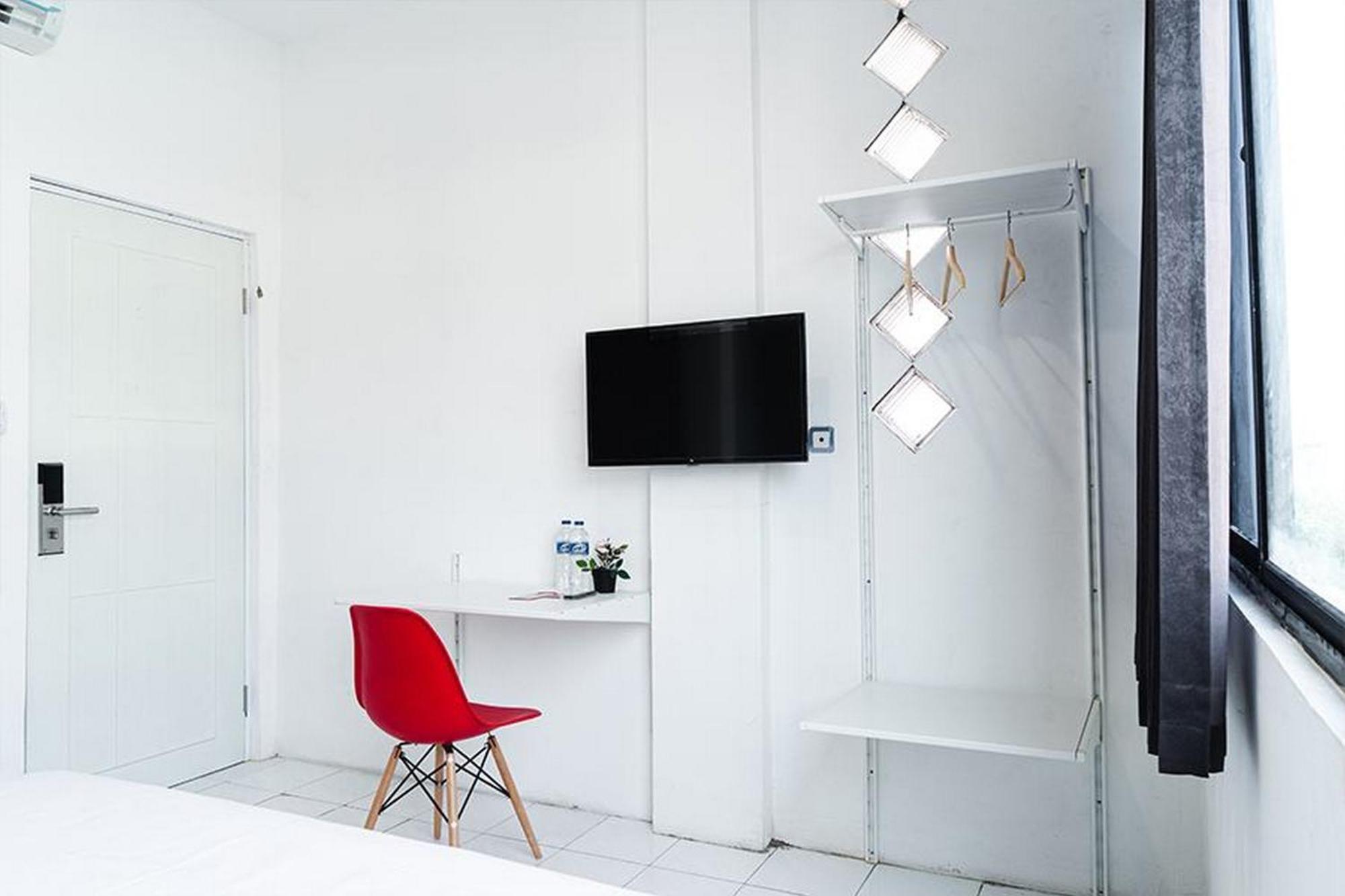 Reddoorz Near Seasons City Mall Джакарта Стая снимка
