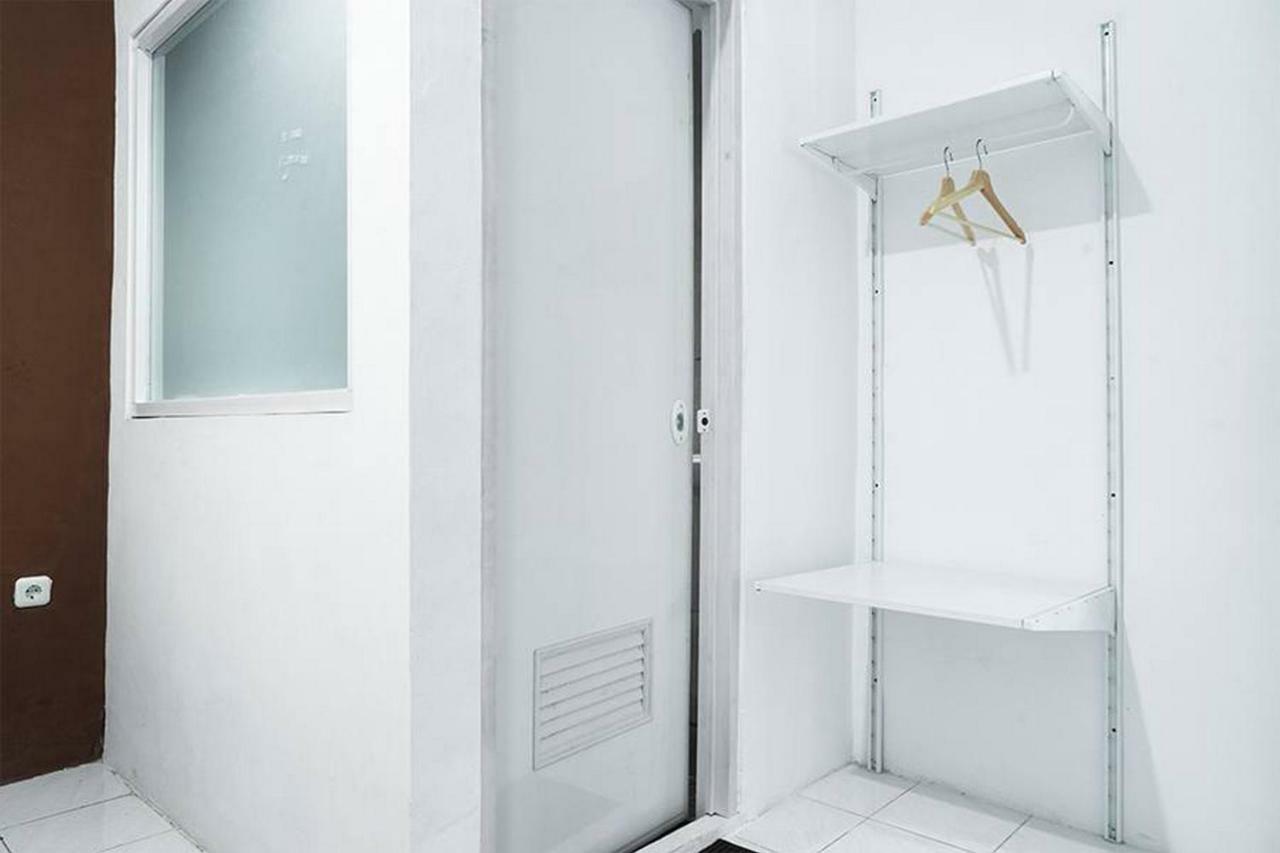 Reddoorz Near Seasons City Mall Джакарта Стая снимка