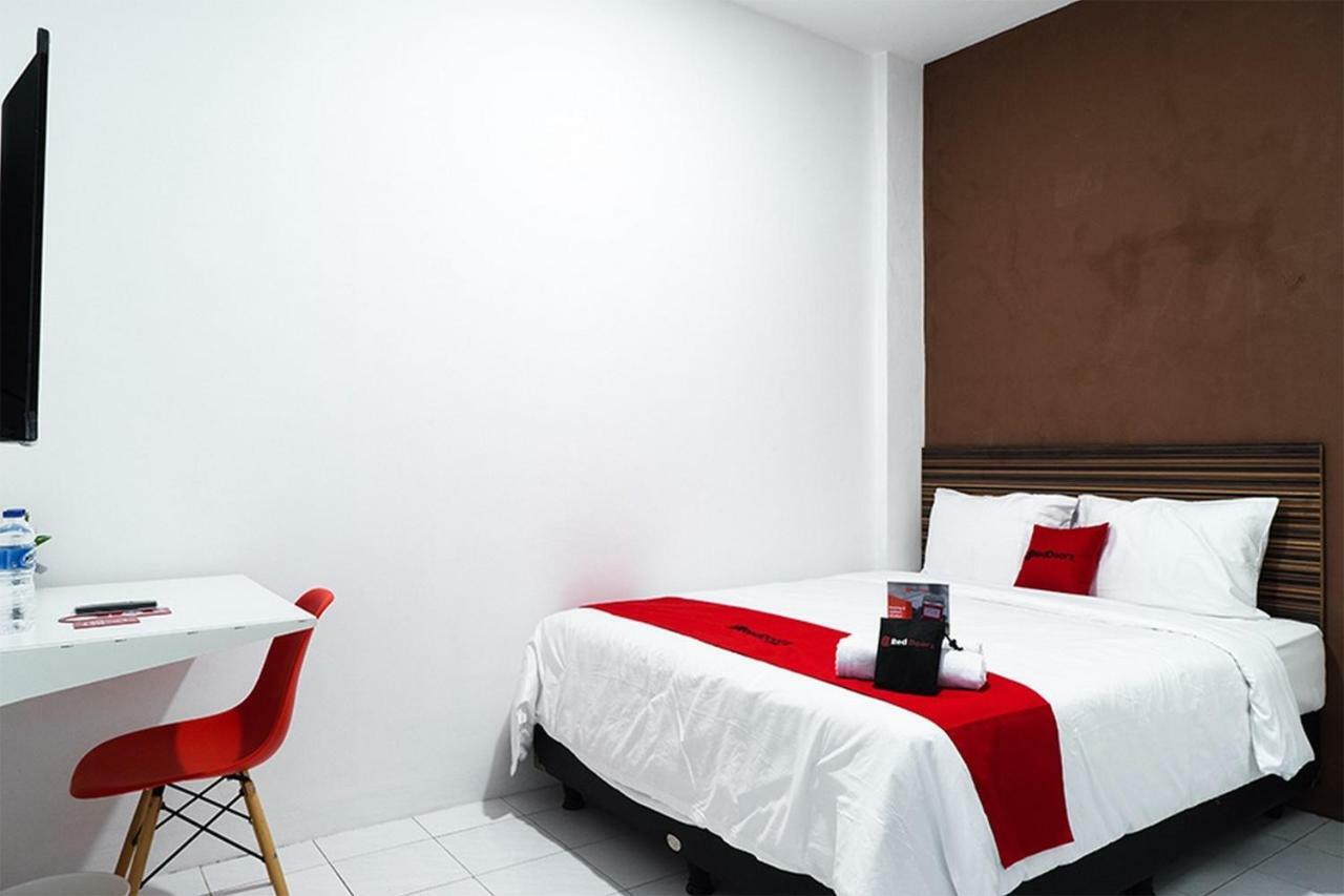 Reddoorz Near Seasons City Mall Джакарта Стая снимка